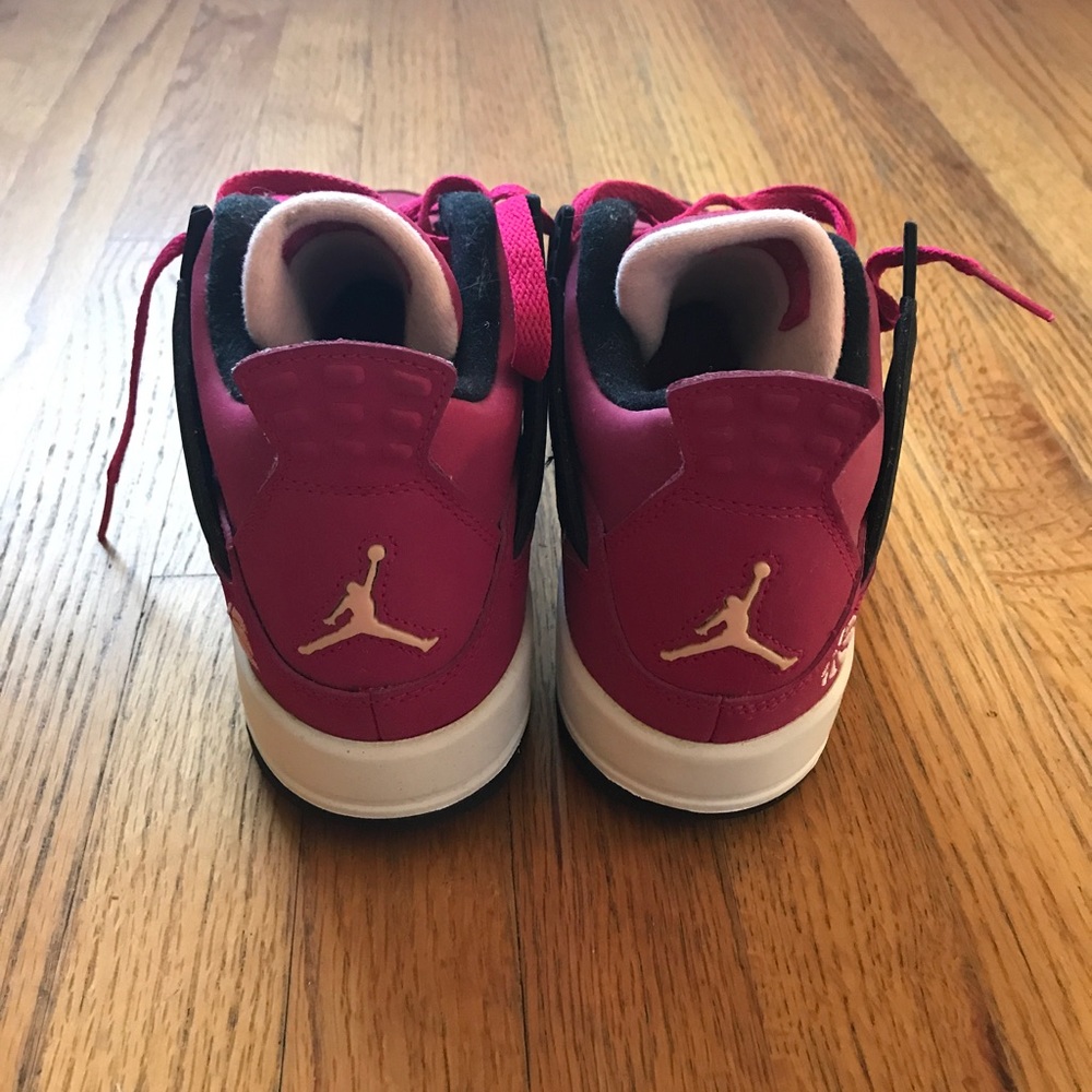 Jordan 4s - Picture 6 of 7